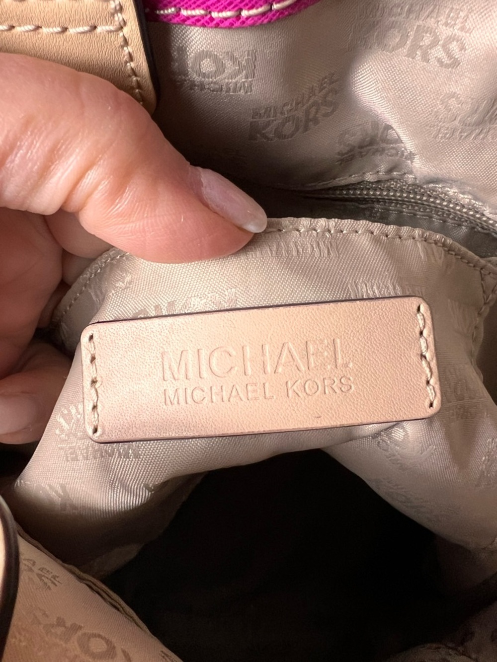 Michael Kors Jet Set Travel Tote Hot Pink Fushia Saffiano Leather Cream Handles - Picture 17 of 17